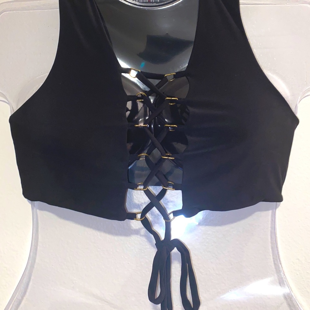 Black Crop-top